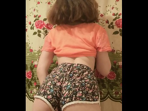 ❤️ Seksi enom bayek stripping mati dheweke kathok cendhak ing kamera ☑ Porno ing jv.porn-milf300.ru ☑